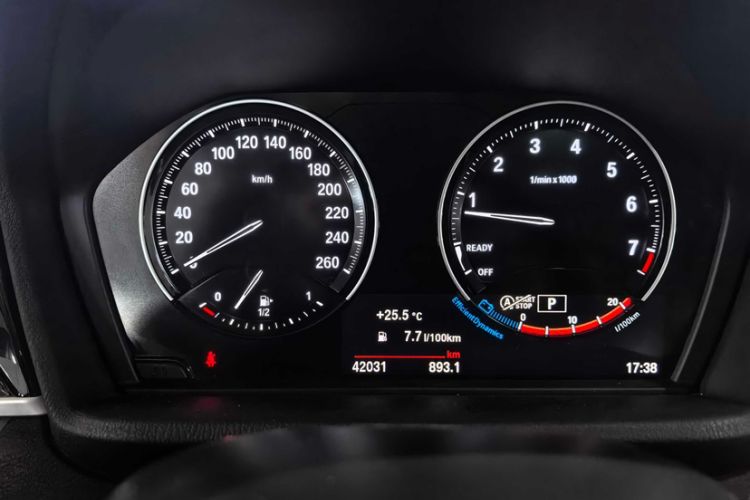 Used BMW X1 2021 sDrive25Li Leading Model Odometer Close Up