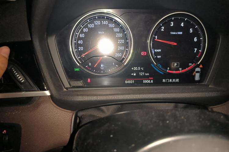 Used BMW X1 2021 sDrive25Li Leading Model Odometer Close Up