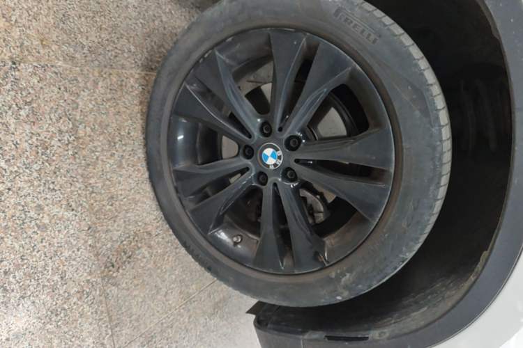 Used BMW X1 2021 Restyled sDrive20Li Fashion Version Right Front Wheel Hub