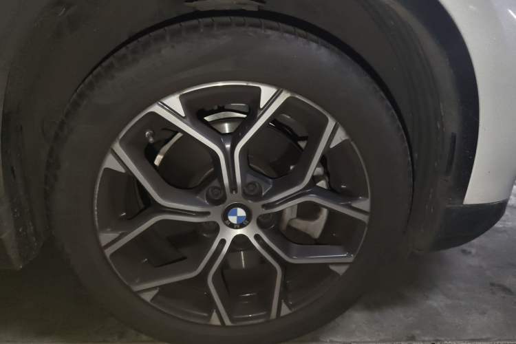 Used BMW X1 2021 Restyled sDrive25Li Leading Edition Right Front Wheel Hub