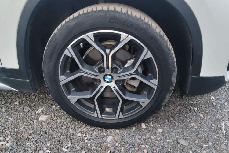 Used BMW X1 2021 Restyled sDrive20Li Premium Edition Right Front Wheel Hub
