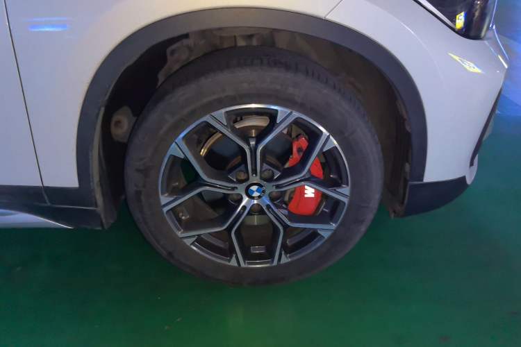 Used BMW X1 2021 Restyled sDrive20Li Premium Edition Right Front Wheel Hub