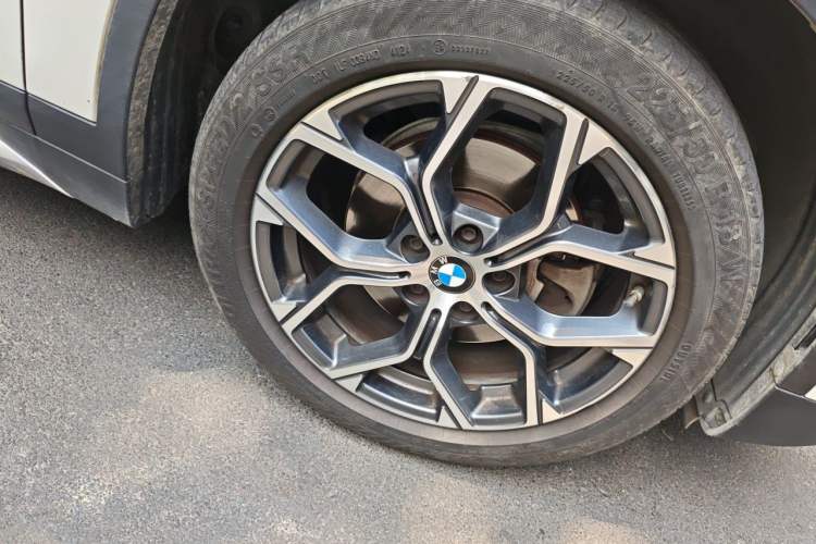 Used BMW X1 2021 Restyled sDrive20Li Premium Edition Right Front Wheel Hub