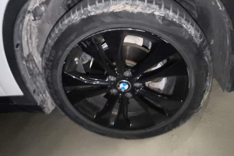 Used BMW X1 2021 Restyled sDrive20Li Fashion Version Right Front Wheel Hub