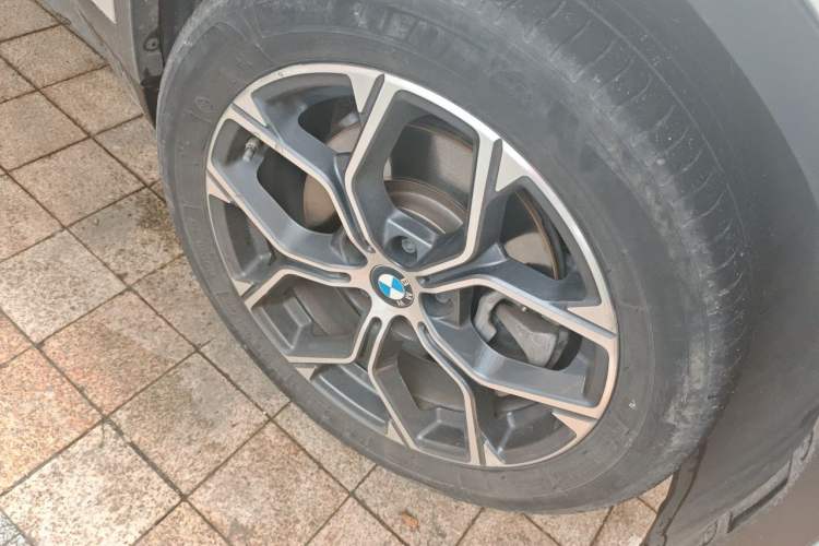 Used BMW X1 2021 Restyled sDrive25Li Leading Edition Right Front Wheel Hub