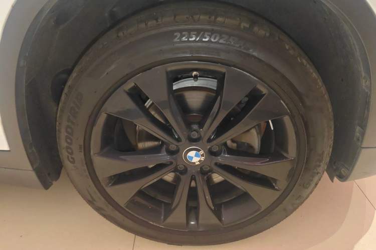 Used BMW X1 2021 sDrive20Li Fashion Model Right Front Wheel Hub