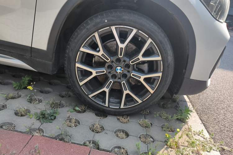 Used BMW X1 2021 xDrive25Li Luxury Model Right Front Wheel Hub