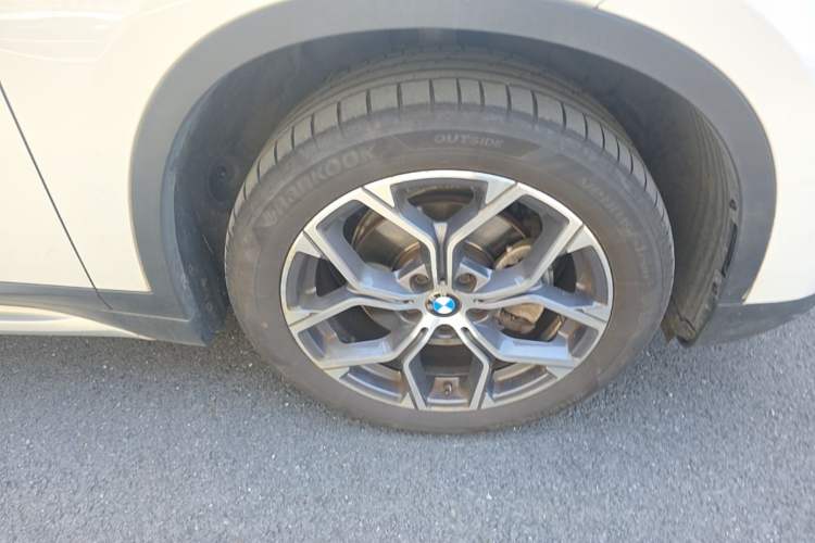 Used BMW X1 2021 Restyled sDrive20Li Premium Edition Right Front Wheel Hub