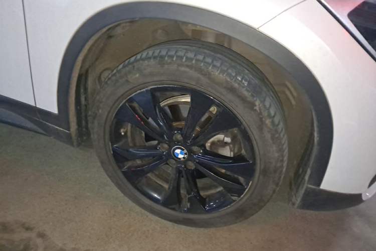 Used BMW X1 2021 Restyled sDrive20Li Fashion Version Right Front Wheel Hub
