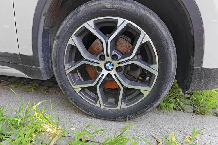 Used BMW X1 2021 Restyled sDrive20Li Fashion Version Right Front Wheel Hub