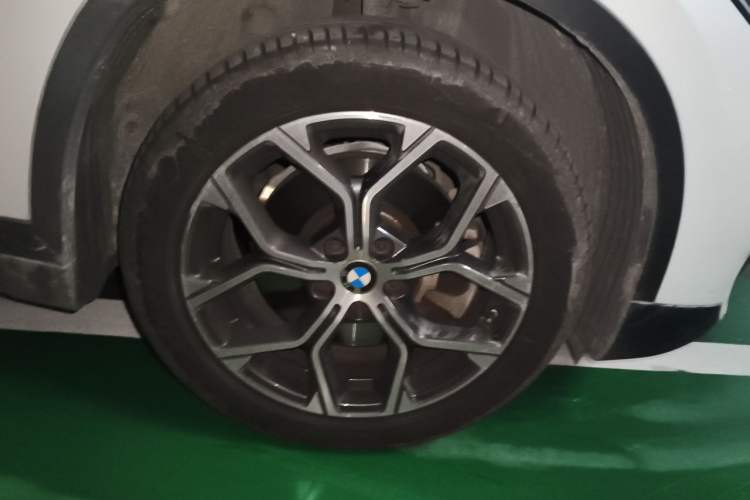 Used BMW X1 2021 Restyled sDrive25Li Leading Edition Right Front Wheel Hub