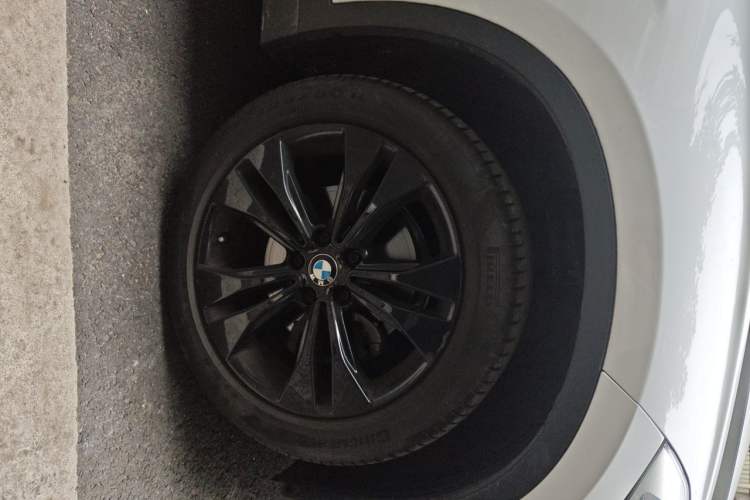 Used BMW X1 2021 Restyled sDrive20Li Fashion Version Right Front Wheel Hub