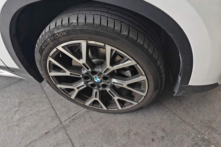 Used BMW X1 2021 Revised xDrive25Li Premium Edition Right Front Wheel Hub
