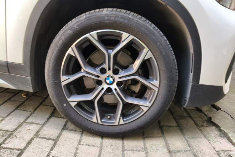 Used BMW X1 2021 Restyled sDrive20Li Premium Edition Right Front Wheel Hub