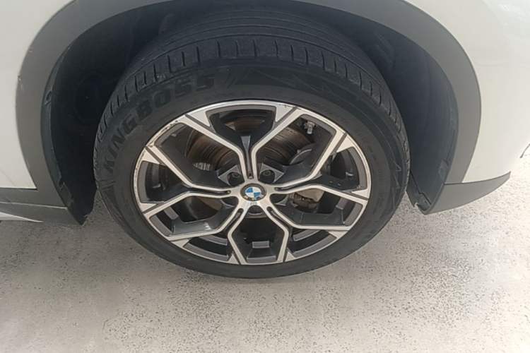 Used BMW X1 2021 Restyled sDrive20Li Premium Edition Right Front Wheel Hub
