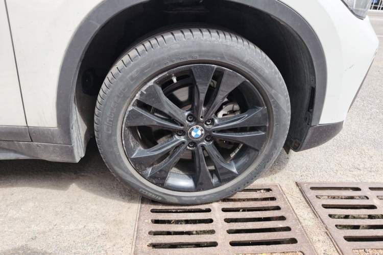 Used BMW X1 2021 sDrive20Li Fashion Model Right Front Wheel Hub