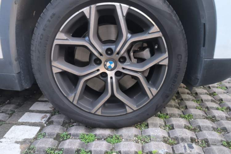 Used BMW X1 2021 Revised xDrive25Li Premium Edition Right Front Wheel Hub