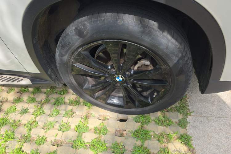 Used BMW X1 2021 Restyled sDrive20Li Fashion Version Right Front Wheel Hub