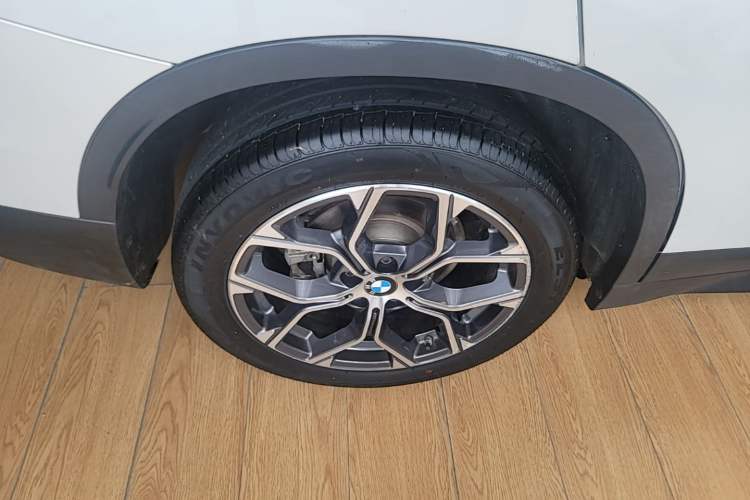 Used BMW X1 2021 Restyled sDrive25Li Leading Edition Right Rear Wheel Hub