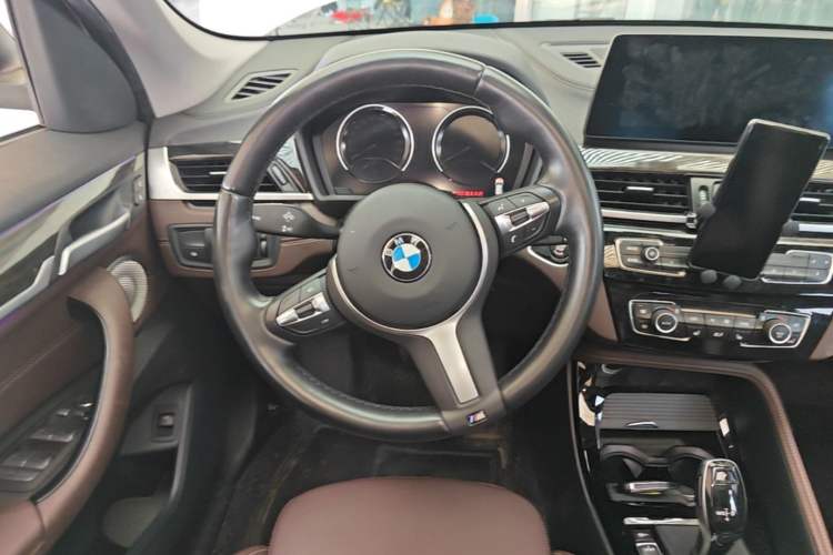 Used BMW X1 2021 Revised xDrive25Li Premium Edition Steering Wheel