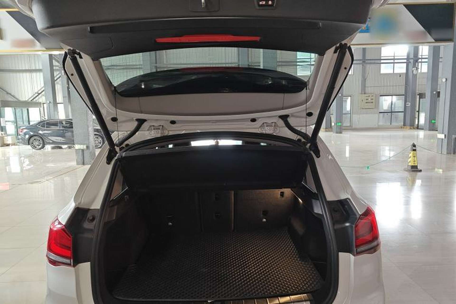 Used BMW X1 2021 sDrive25Li Leading Model Trunk