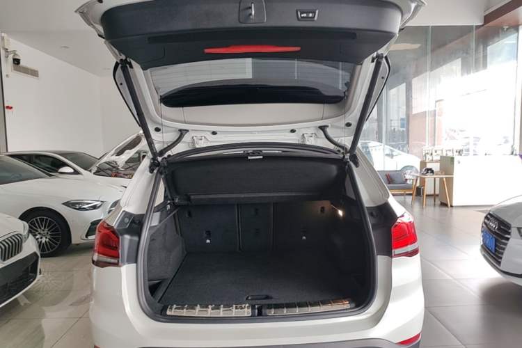 Used BMW X1 2021 sDrive25Li Leading Model Trunk