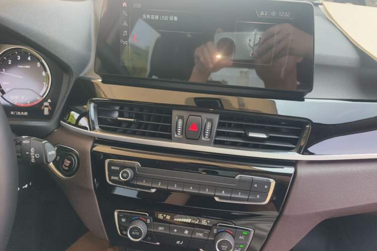 Used BMW X1 2022 sDrive25Li Leading Model Audio And AC Panel