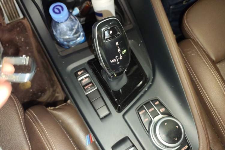 Used BMW X1 2022 sDrive25Li Leading Model Gear Lever