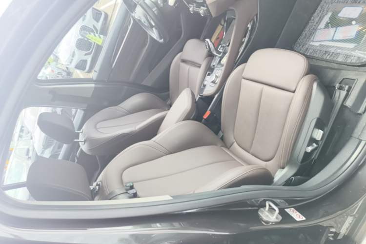 Used BMW X1 2022 Updated xDrive25Li Premium Edition Right Front Seat