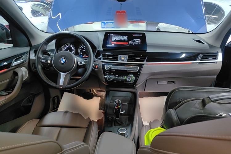 Used BMW X1 2022 sDrive25Li Leading Model Center Console