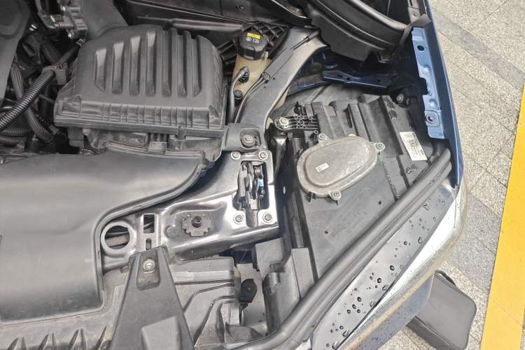 Used BMW X1 2022 sDrive20Li Fashion Model Engine Bay Left