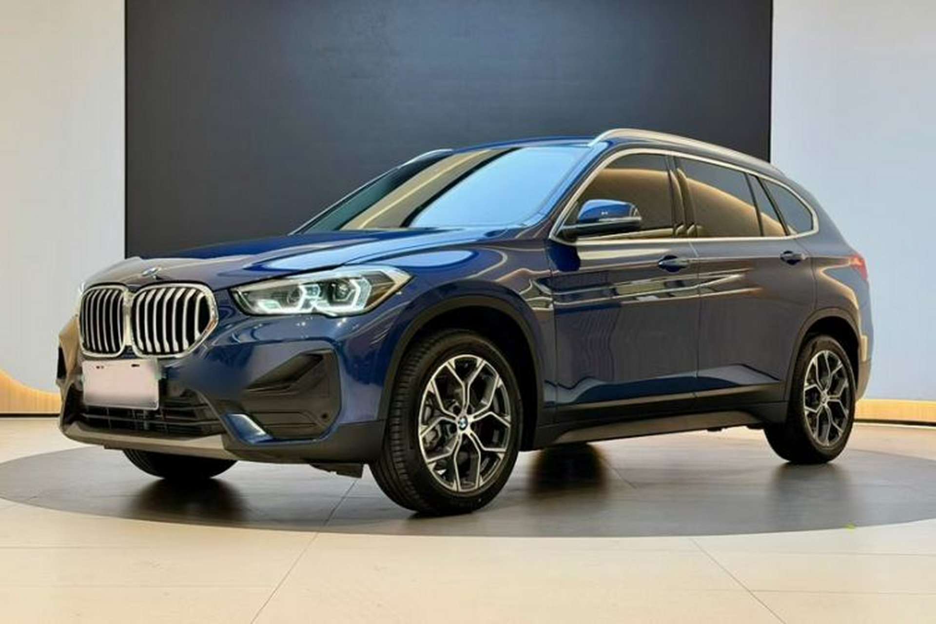 Used BMW X1 2022 sDrive25Li Leading Model Front Left 45 Deg