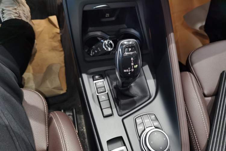 Used BMW X1 2022 sDrive25Li Leading Model Gear Lever
