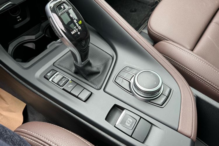 Used BMW X1 2022 sDrive25Li Leading Model Gear Lever