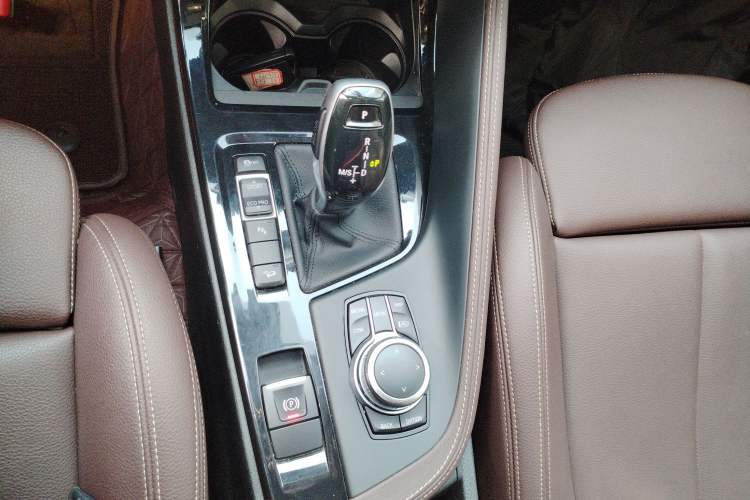 Used BMW X1 2022 Updated xDrive25Li Premium Edition Gear Lever