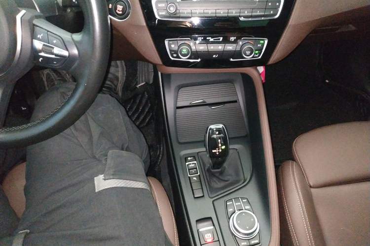 Used BMW X1 2022 sDrive25Li Leading Model Gear Lever