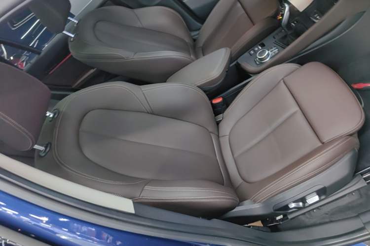 Used BMW X1 2022 sDrive25Li Leading Model Right Front Seat