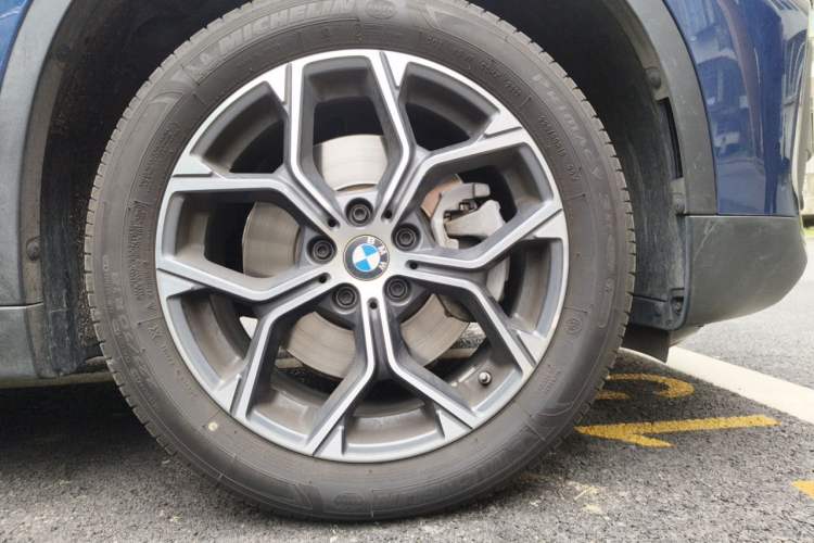 Used BMW X1 2022 sDrive25Li Leading Model Right Front Wheel Hub