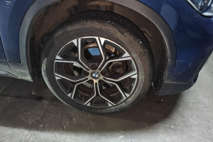 Used BMW X1 2022 sDrive20Li Fashion Model Right Front Wheel Hub