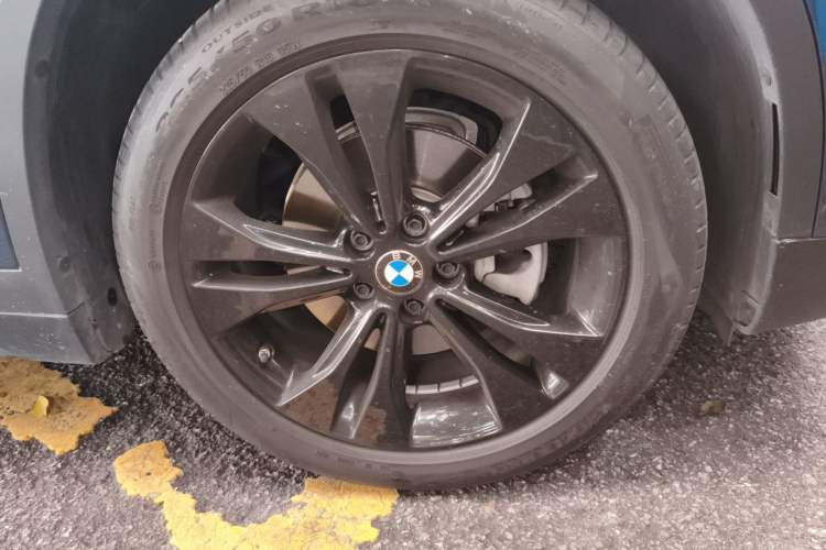 Used BMW X1 2022 sDrive20Li Fashion Model Right Front Wheel Hub