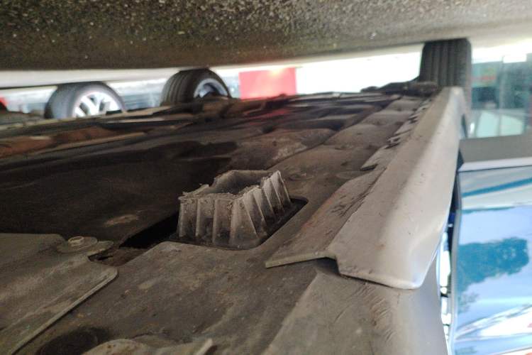 Used BMW X1 2022 Updated xDrive25Li Premium Edition Right Side Sill