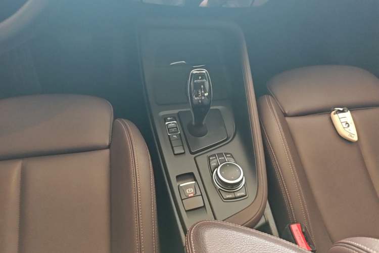 Used BMW X1 2022 sDrive25Li Leading Model Gear Lever