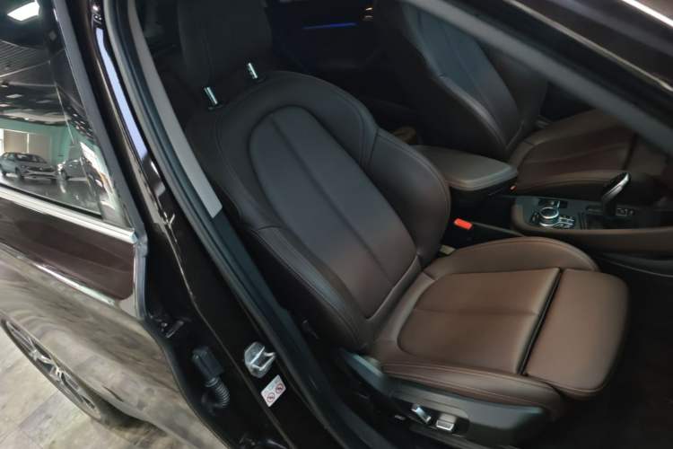 Used BMW X1 2022 sDrive25Li Leading Model Right Front Seat