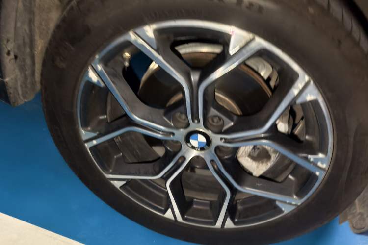 Used BMW X1 2022 sDrive20Li Fashion Model Right Front Wheel Hub
