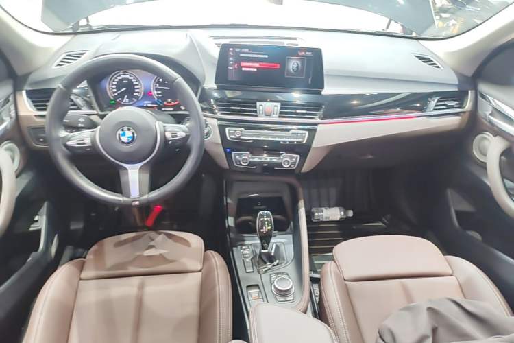 Used BMW X1 2022 sDrive25Li Leading Model Center Console