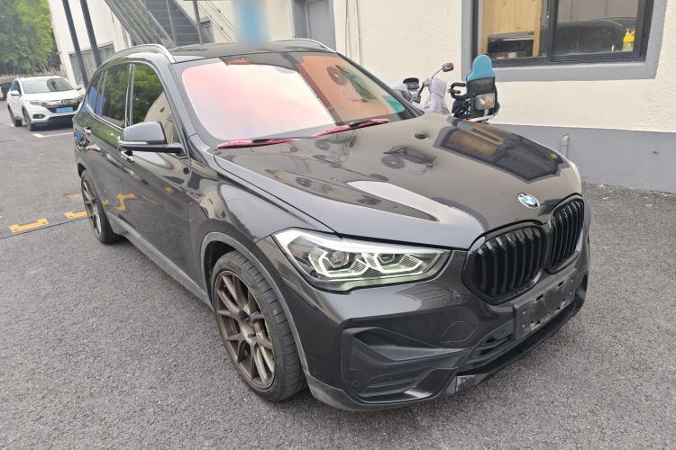 Used BMW X1 2022 sDrive25Li Leading Model Front Right 45 Deg