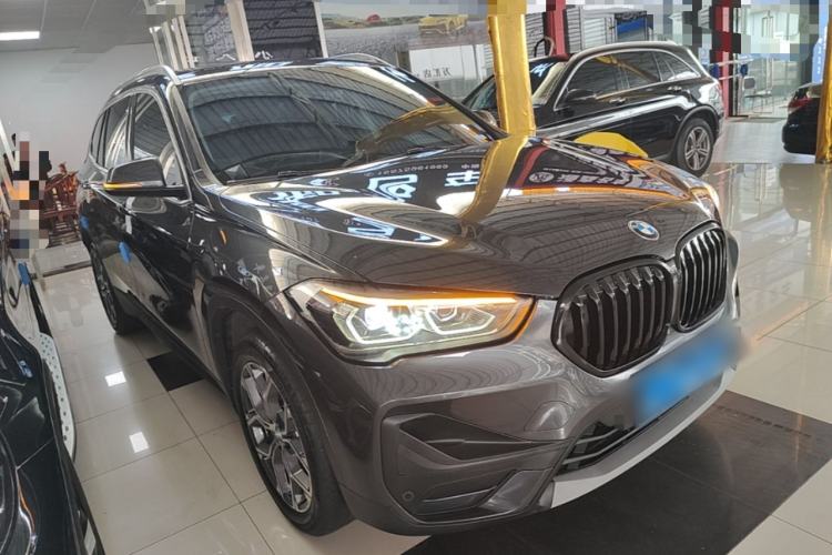 Used BMW X1 2022 sDrive25Li Leading Model Front Right 45 Deg