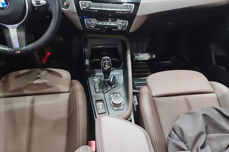 Used BMW X1 2022 sDrive25Li Leading Model Gear Lever