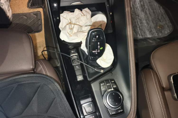 Used BMW X1 2022 Updated xDrive25Li Premium Edition Gear Lever