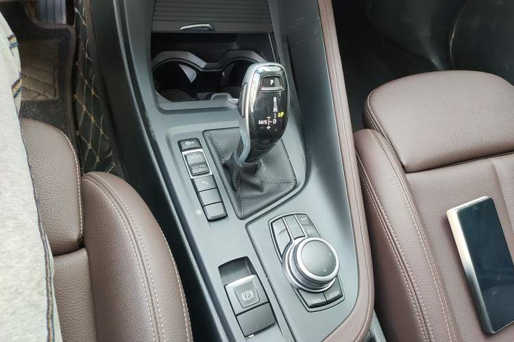 Used BMW X1 2022 sDrive25Li Leading Model Gear Lever